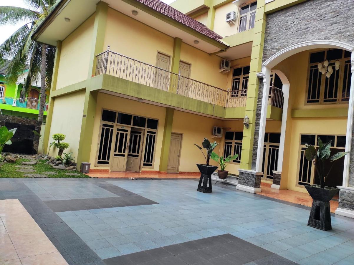 Hotel Randik Sekayu Exterior photo